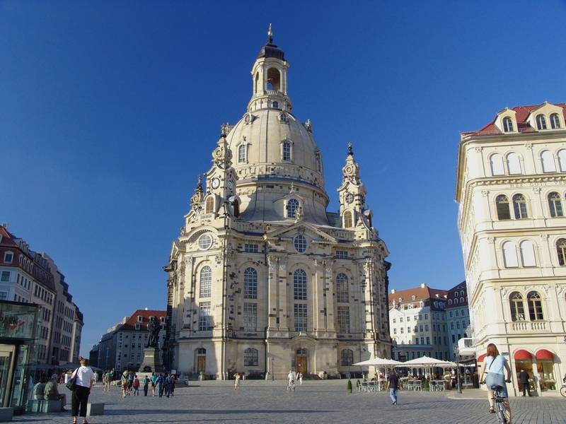 Germania Inkasso - Frauenkirche in Dresden von unten